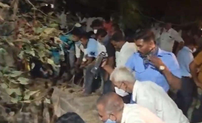 5 dead in bid to save cat from abandoned well in Maharashtras Ahmednagar
