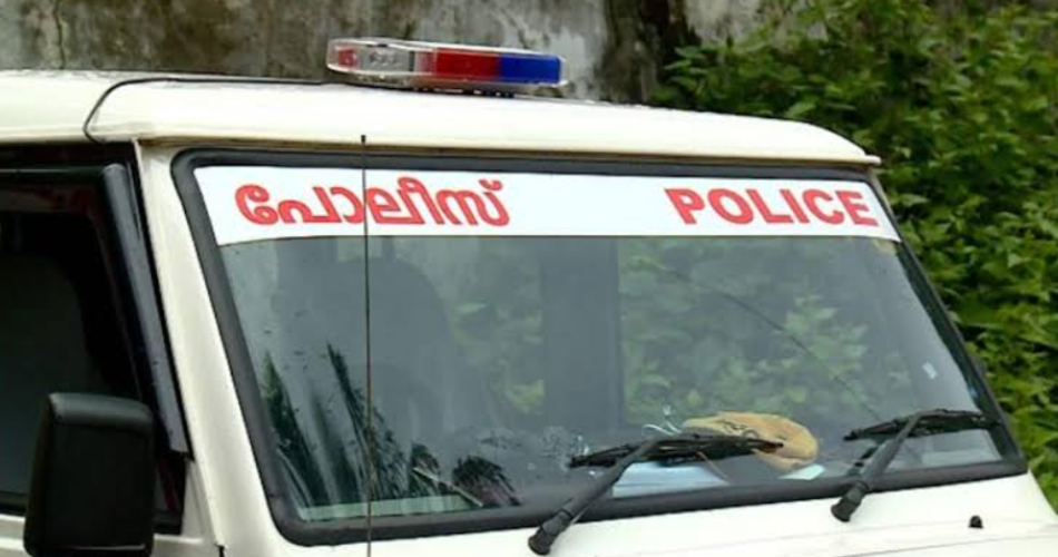 an old woman was robbed of her gold necklace by throwing chilli powder in her eyes