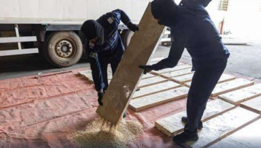 27 kg of cocaine in a container carrying potatoes; Two people were arrested