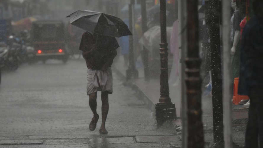 heavy-to-very-heavy-rainfall-warning-to-keralam-imd-alert-possibility-of-landslides-mud-slide-flooding