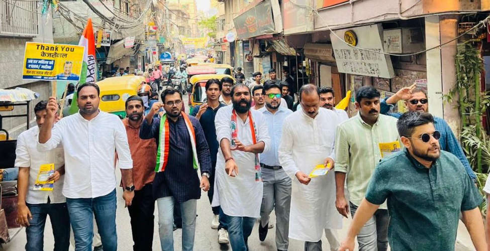 Delhi in heat of change;Today is the last campaign day

