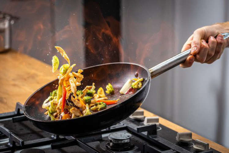 5 Tips To Save Non-Stick Utensils From Unwanted Scratches