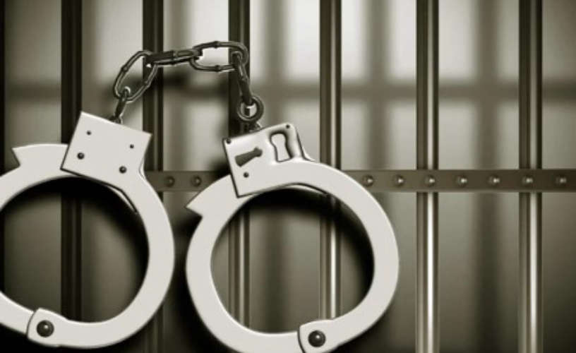 Arrested in disguise, the young man spent four days in jail for a crime he did not commit