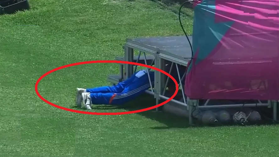 Virat Kohli crawls underneath advertising platform in search of ball