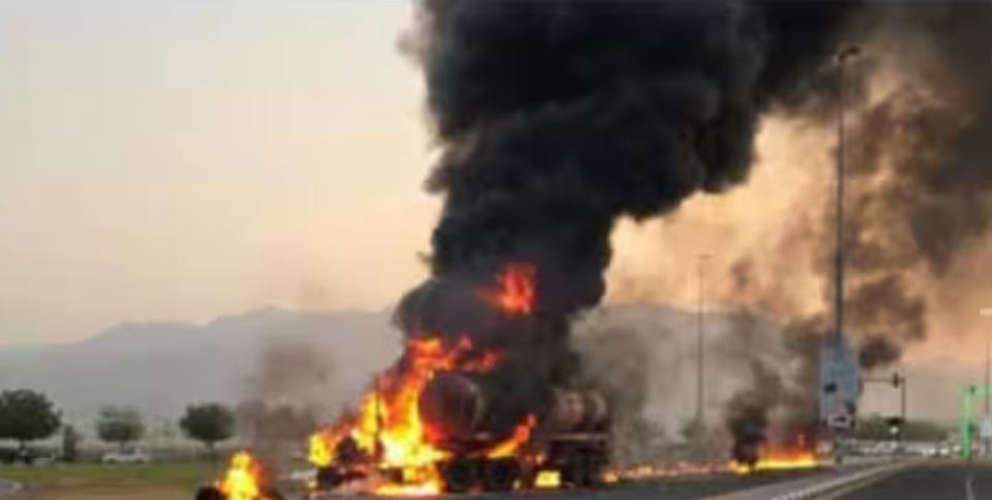 UAE: Sewage tanker and truck collided, causing huge fire, one person died