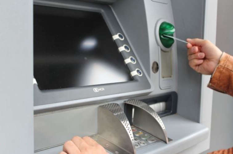 Avoid falling victim to electronic scams while traveling; Qatar with warning