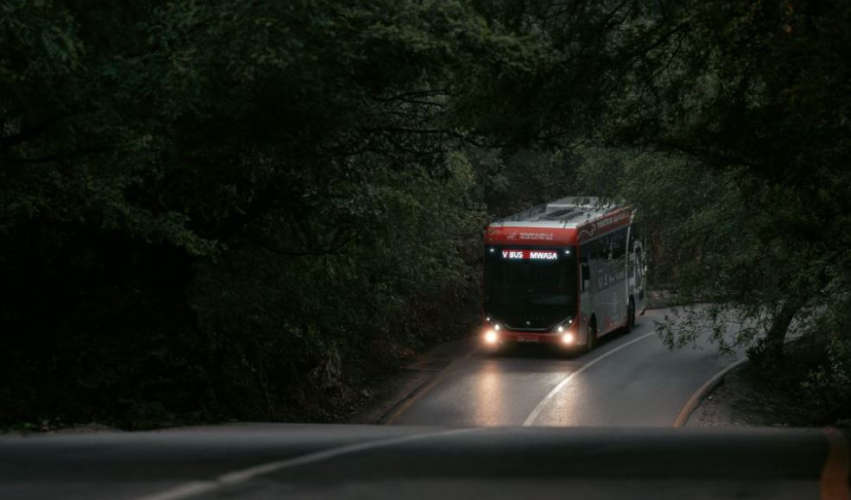 Oman: First electric bus for public transport starts running