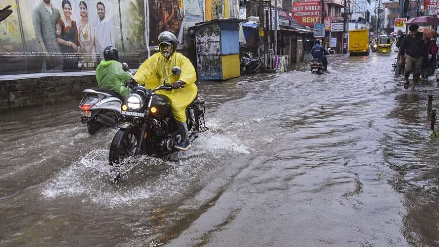 Heavy rains continue in the state; Red Alert in two districts and Blue Alert in Kakkayam Dam