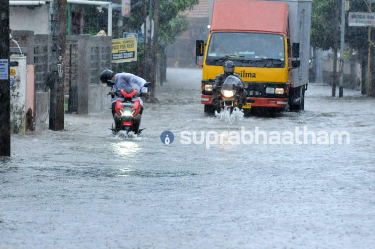heavy-rain-in-kerala-red-orange-yellow-alert-declared