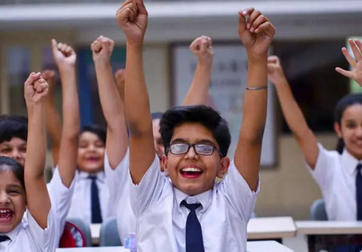 Admissions for the next academic year in the UAE have begun, this time for non-citizens in public schools.