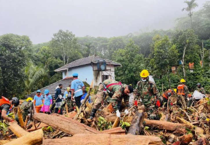 free-ration-for-all-in-mundakkai-chooralamala