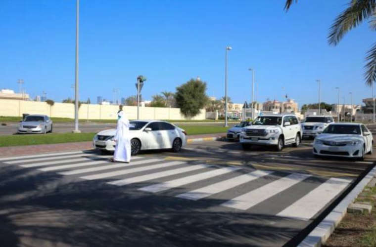 Abu Dhabi Heavy fines for those who fail to give priority to pedestrians at zebra crossings