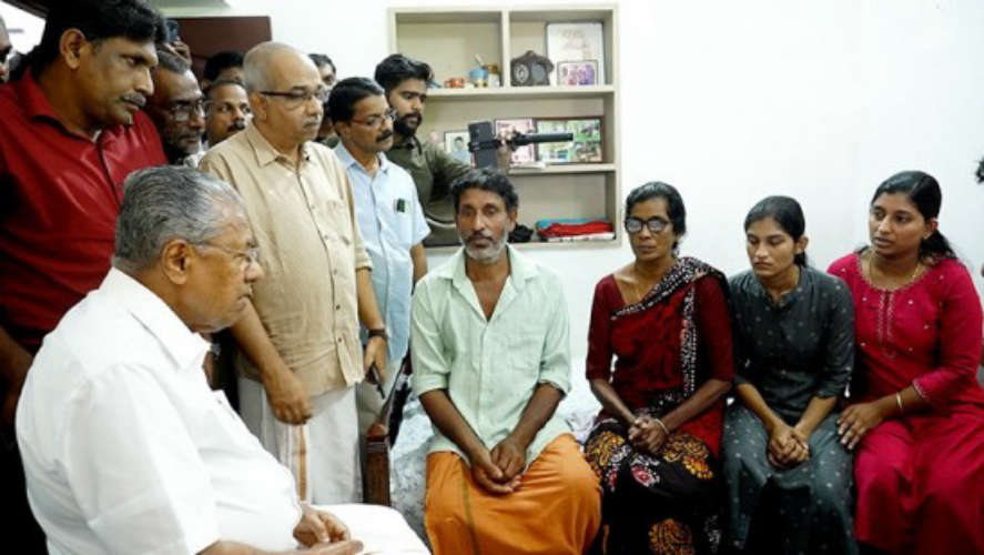 chief-minister-pinarayi-vijayan-visits-house-of-arjun-who-is-missing-at-shiroor-karnata