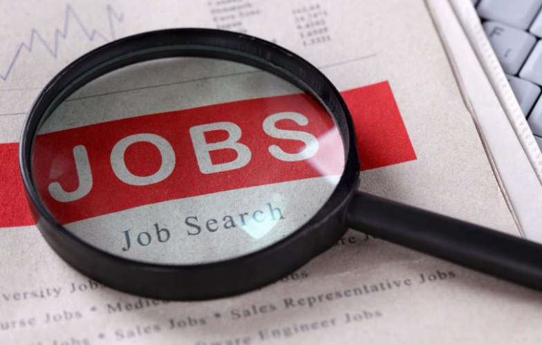UAE Officials with special notification for job seekers