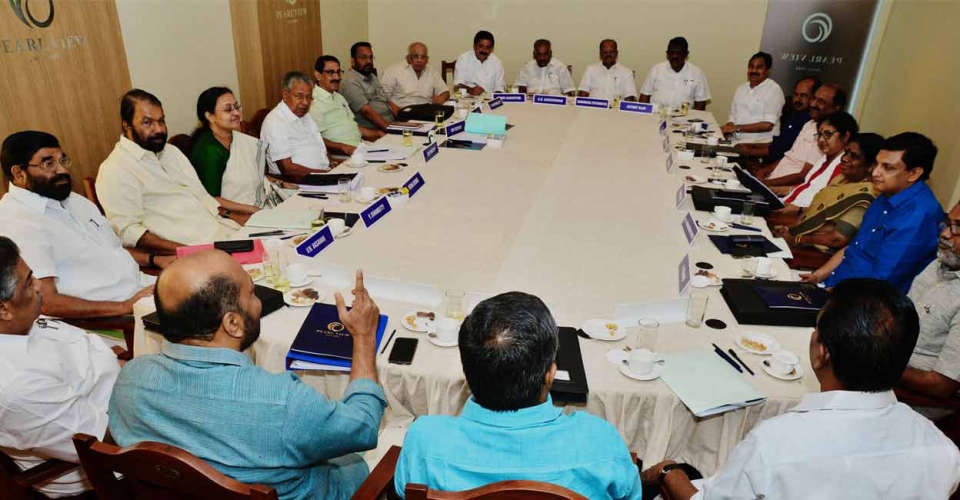 kerala cabinet meeting on wayanad package