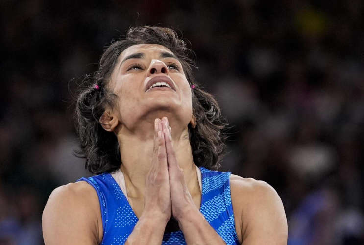 Vinesh Phogat disqualified from Olympic wrestling final after being overweight