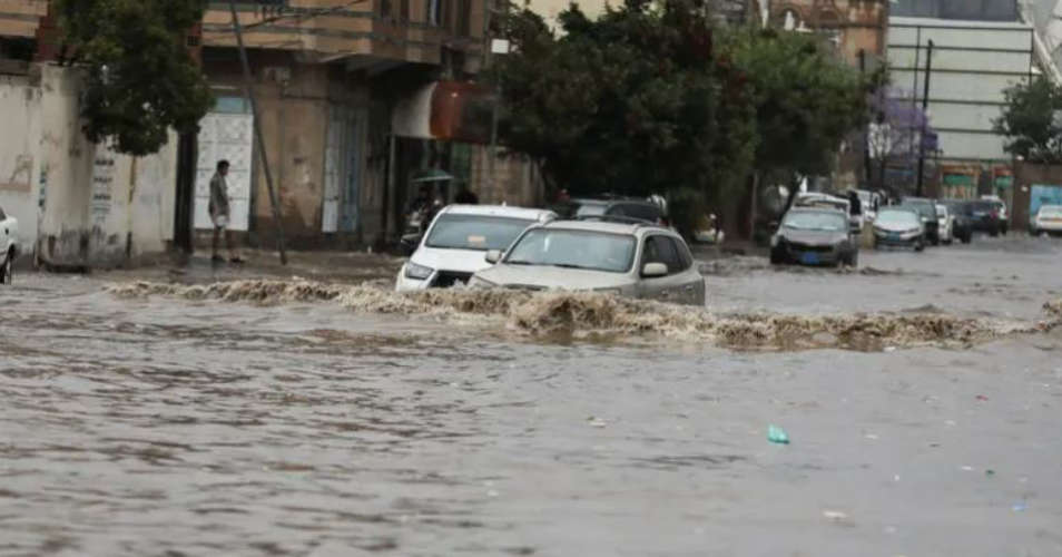Lightning flood in Saudi Death toll rises to nine warning of heavy rain to continue
