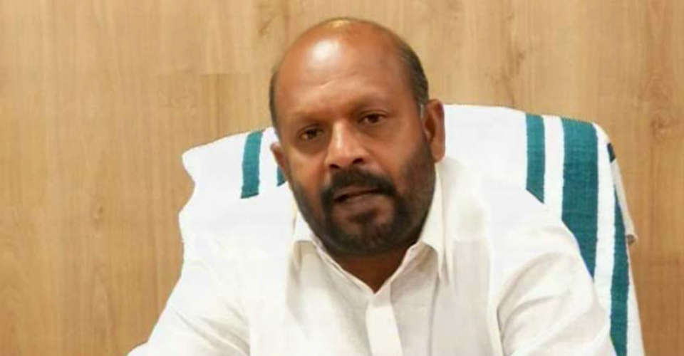 thrissur-pooram-row-vs-sunil-kumar-and-k-muraleedharan-against-dgps-report