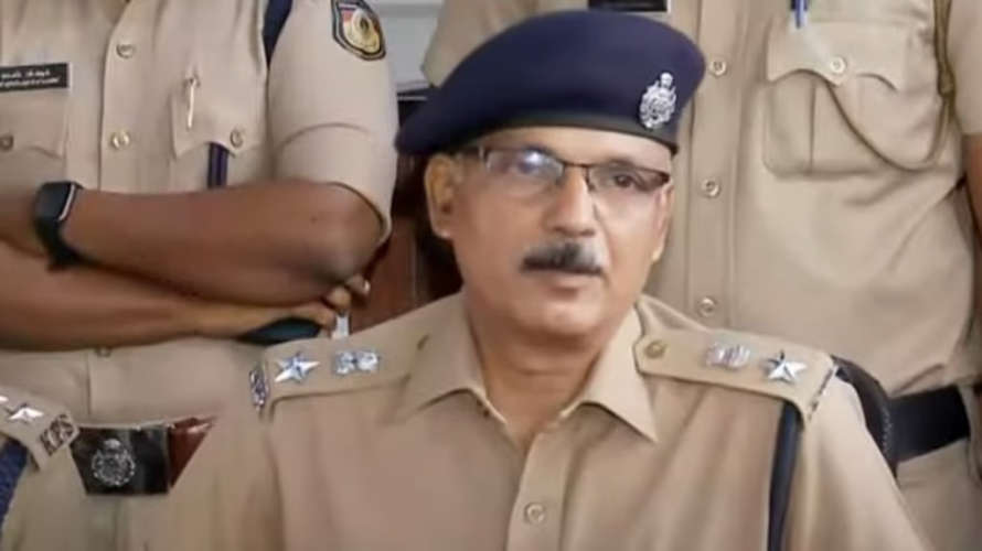 Massive retrenchment of police chiefs in kerala