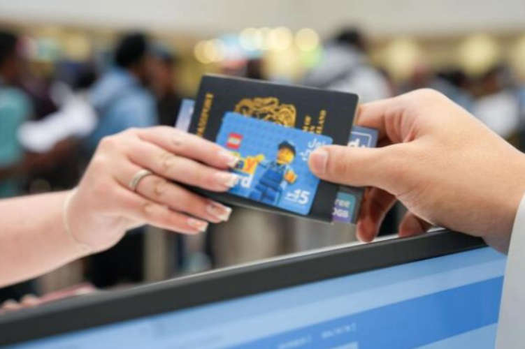 Dubai Metro 15th Birthday 10000 nol cards distributed