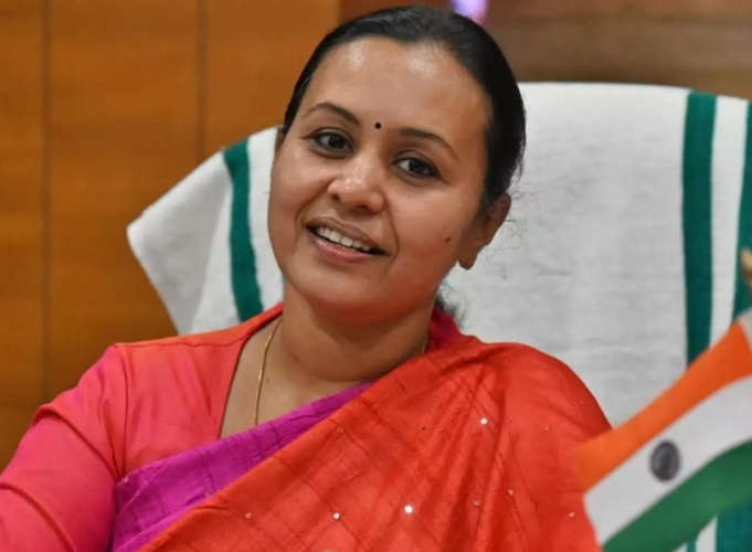 Minister Veena George Announces Antibiotics to be Dispensed in Blue Covers from Now On