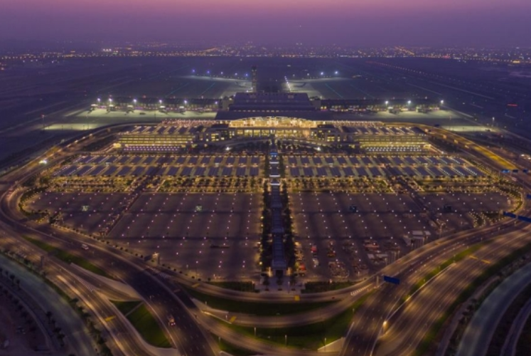 Passengers arriving at the airport can pay the parking fee quickly Muscat International Airport has provided the facility