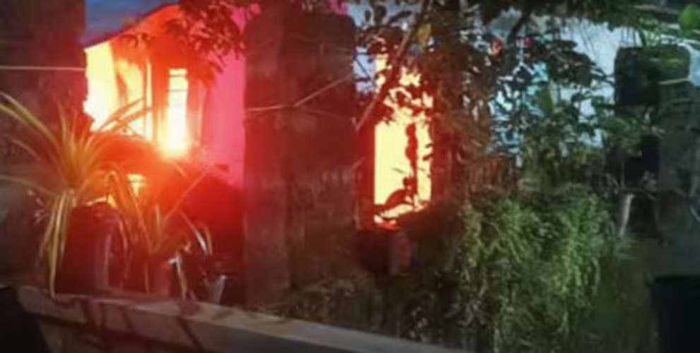 The householder set fire to the house and hanged himself His wife burned to death