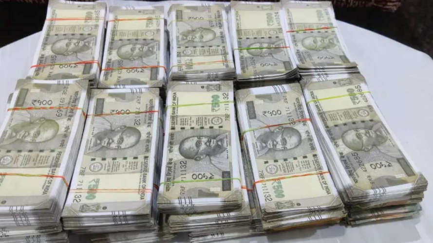 Woman arrested for try to depositing fake Rs 500 note in bank