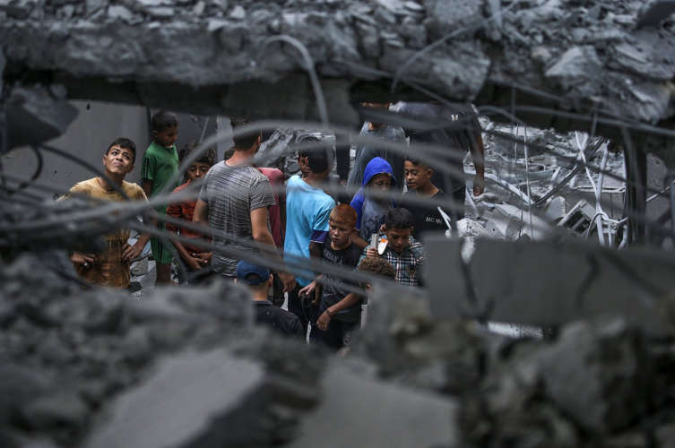 Gaza Faces Massive Concrete Debris After One Year of Israeli Attacks 42 Million Tons of Rubble Reported