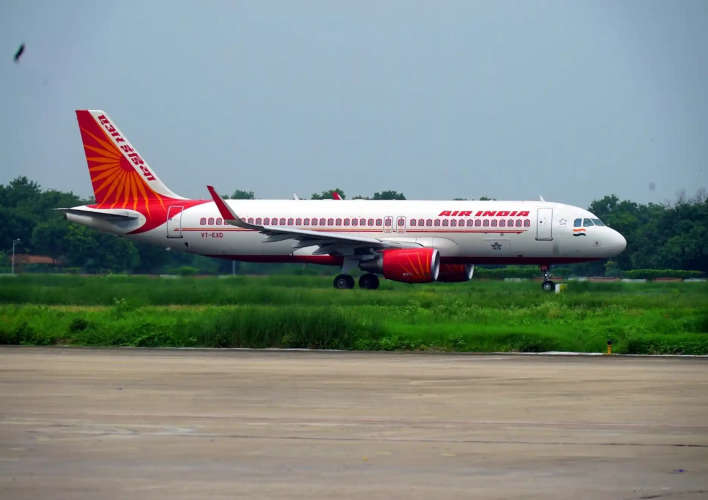 Teenager Arrested for Bomb Threats Against 4 Flights as Revenge Against Friend