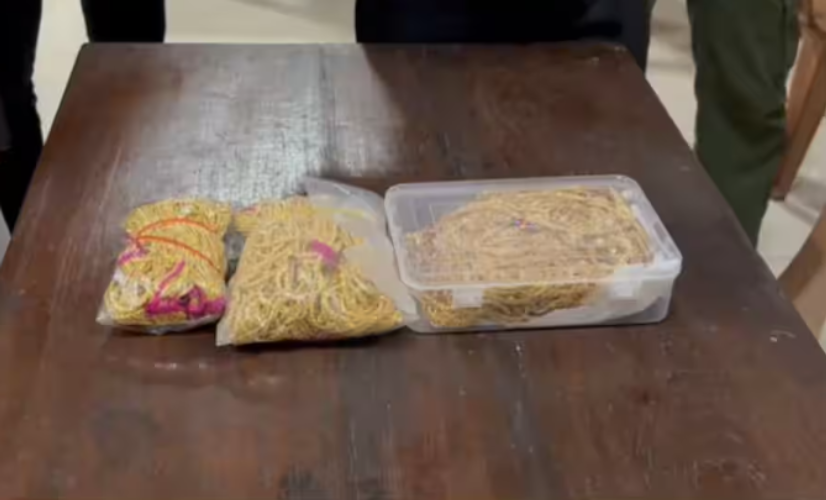 Massive raid on gold jewelery manufacturing centers and shops in Thrissur Unaccounted gold was seized