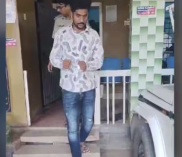 Fake bomb threat in Karipur A native of Palakkad who sent the message was arrested