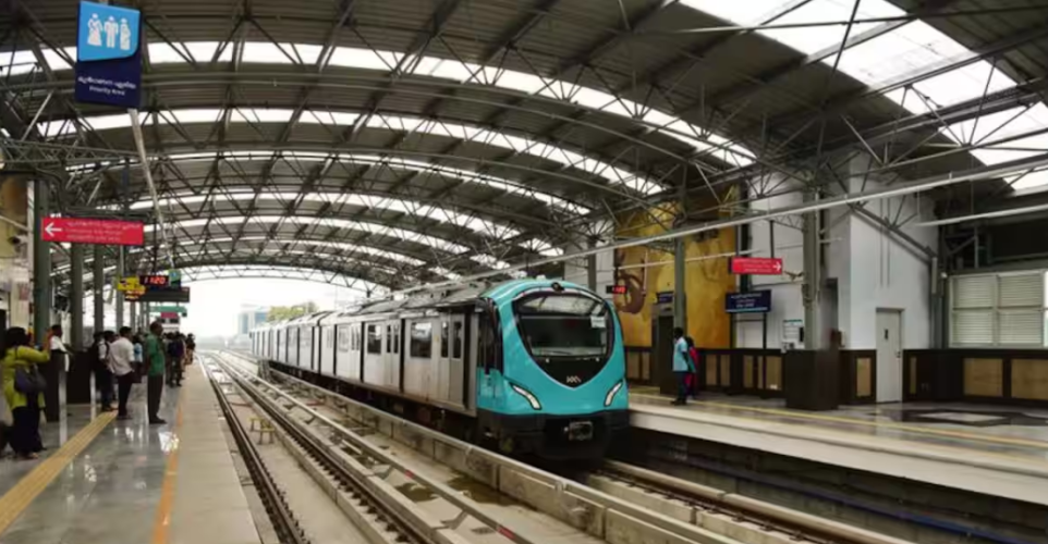 Bad warning at Kadavantra metro station leaving passengers in fear