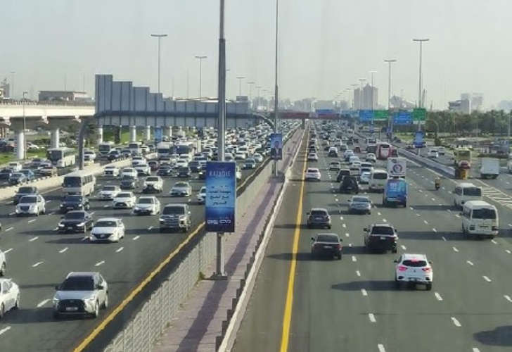 The Abu Dhabi government has introduced a new regulation imposing a 1000 AED fine on trafic violations