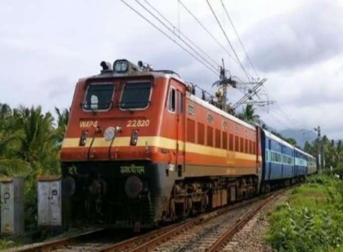 The accused in the POCSO case escaped by jumping from the train