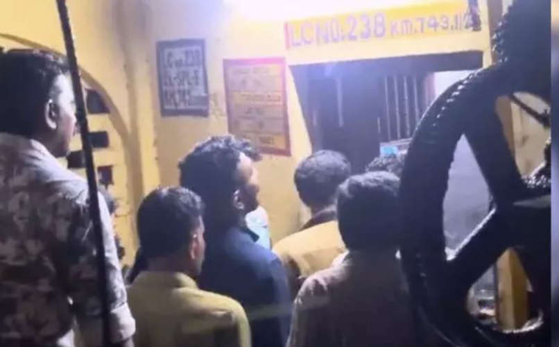 The gate did not open even after the train left Saw the gateman drunk
