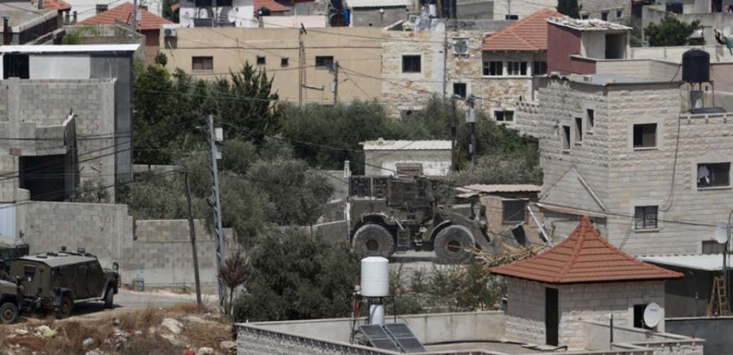 US Temporarily Halts Delivery of Armored Bulldozers to Israel Amid Gaza Controversy