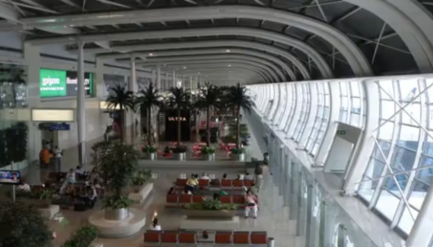 Bomb threat at Mumbai airport Police with detailed investigation