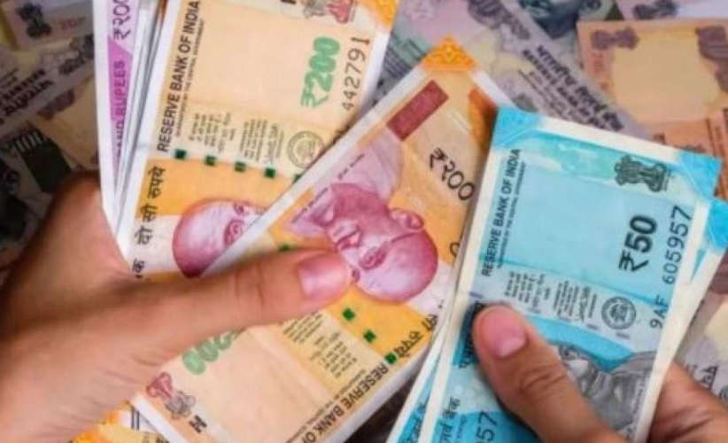 Best Time for NRIs to Send Money to India Due to Rupee Slide