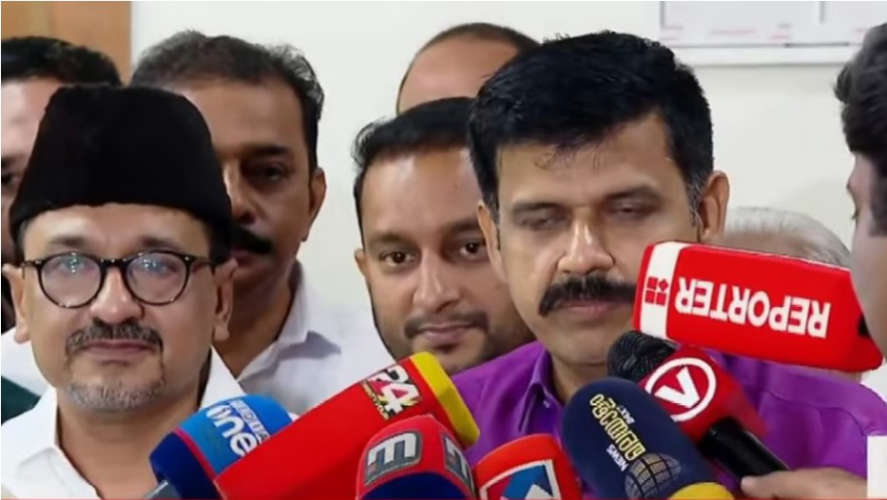 sandeep-varier-visit-panakkad-family-after-joining-congress-