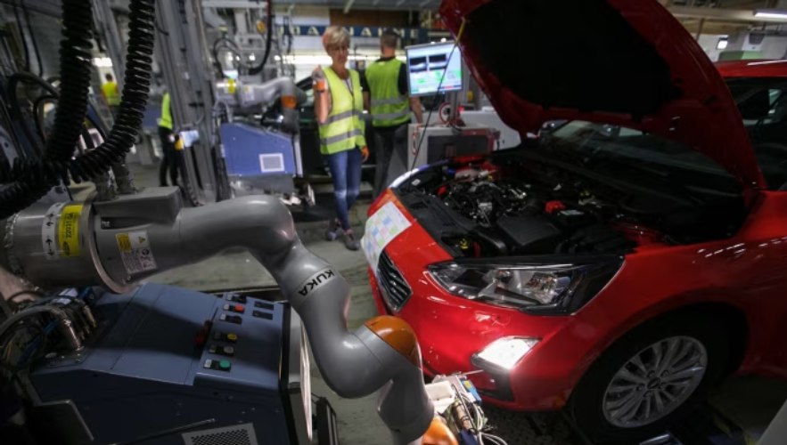 Huge decline in sales of electric cars Ford is preparing to lay off 4000 employees