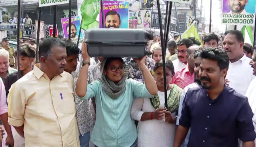 udf-started-the-celebration-with-palakkad-trolley-bag