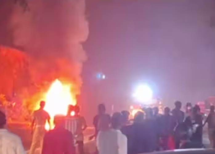 A car caught fire while running in Kannur The car was destroyed by fire