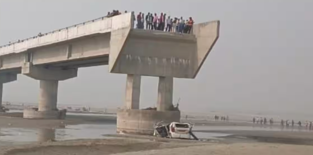Uttar Pradesh 3 youths met a tragic end when their car fell into the river from the unfinished bridge