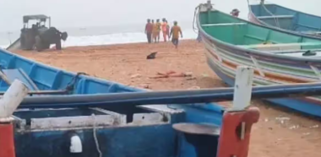 100 brass rings each stolen from two boats at Haripad A loss of Rs5 lakhs