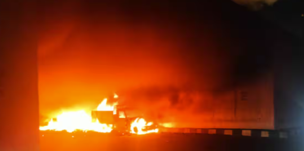 Custodial vehicle of Walayar police station set on fire one arrested