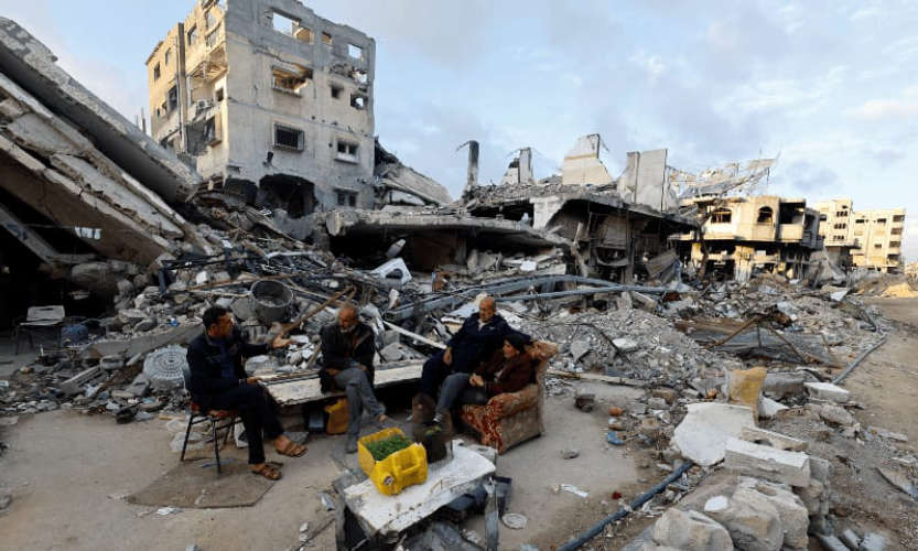 Israeli attacks kill nearly 100 in Gaza as Hamas team in kairo