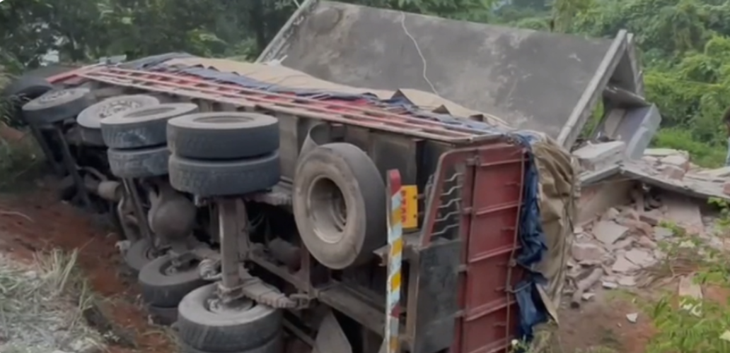 pandalam-lorry-accident-two-children-injured-in-critical