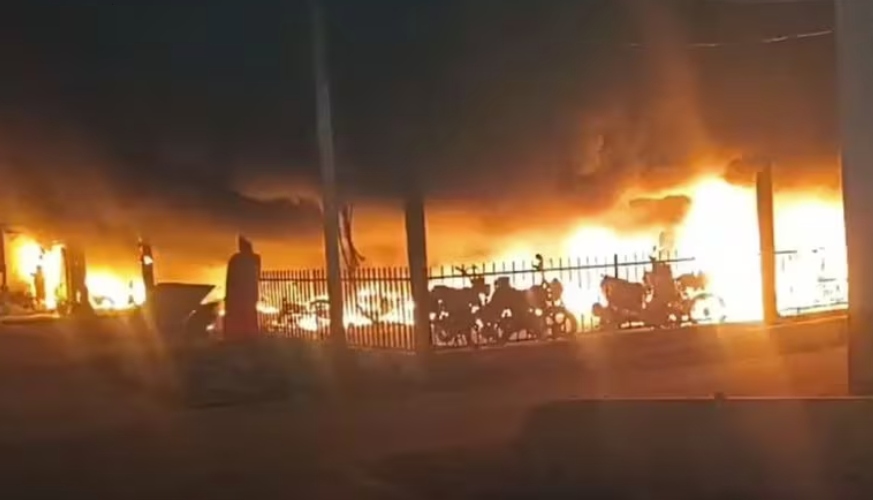 varanasi-railway-station-fire-200-vehicles-destroyed
