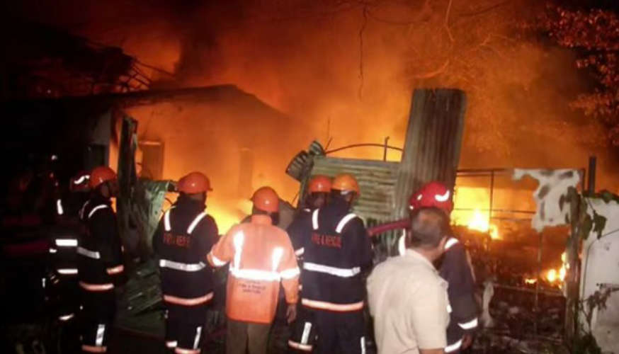 Huge fire in Kochi Shops and vehicles burnt